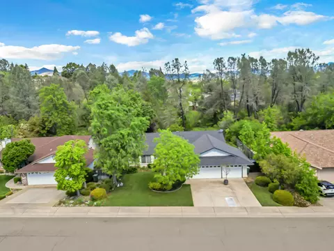 View/Area - 2252 Wicklow St, Redding, CA 96001 photo 2 of 5
