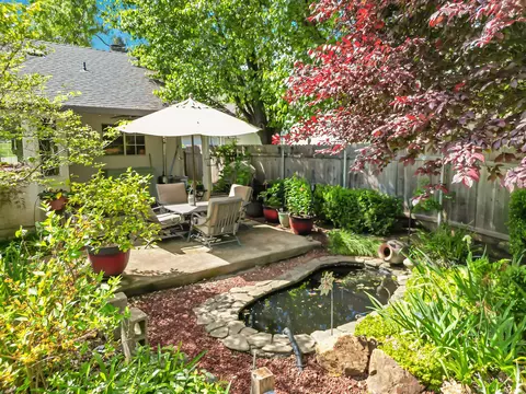 Exterior - 2252 Wicklow St, Redding, CA 96001 photo 6 of 13