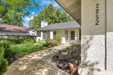 Exterior - 2252 Wicklow St, Redding, CA 96001 photo 10 of 13