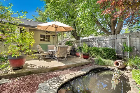 Exterior - 2252 Wicklow St, Redding, CA 96001 photo 4 of 13