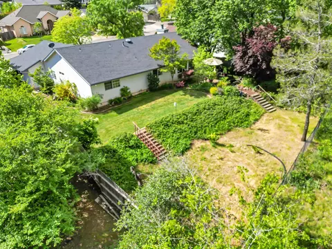 View/Area - 2252 Wicklow St, Redding, CA 96001 photo 4 of 5