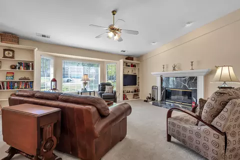 Living - 2252 Wicklow St, Redding, CA 96001 photo 2 of 3