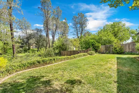 Exterior - 2252 Wicklow St, Redding, CA 96001 photo 7 of 13