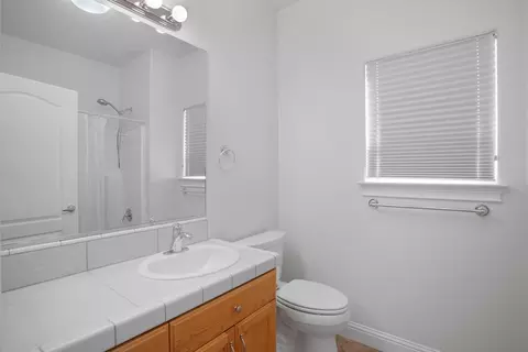 Bath - 655 Mammoth Path, Redding, CA 96003 photo 1 of 5