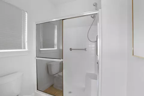 Bath - 655 Mammoth Path, Redding, CA 96003 photo 5 of 5