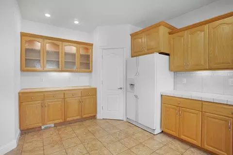 Kitchen - 655 Mammoth Path, Redding, CA 96003 photo 2 of 3