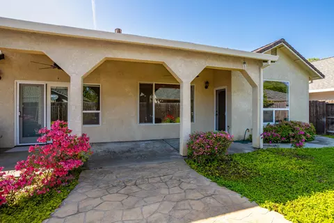 Exterior - 655 Mammoth Path, Redding, CA 96003 photo 5 of 10