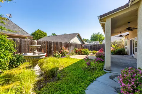 Exterior - 655 Mammoth Path, Redding, CA 96003 photo 7 of 10