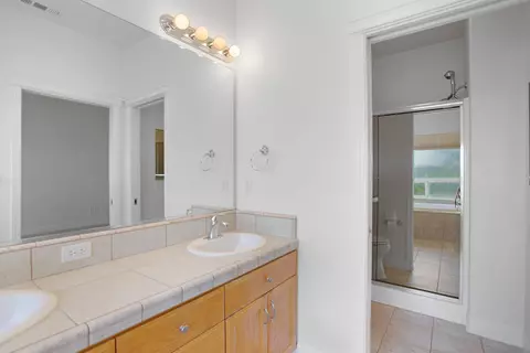 Bath - 655 Mammoth Path, Redding, CA 96003 photo 4 of 5