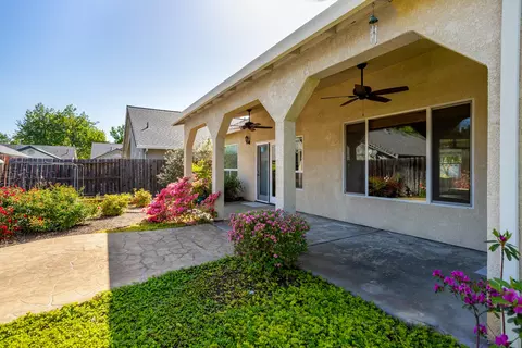 Exterior - 655 Mammoth Path, Redding, CA 96003 photo 4 of 10