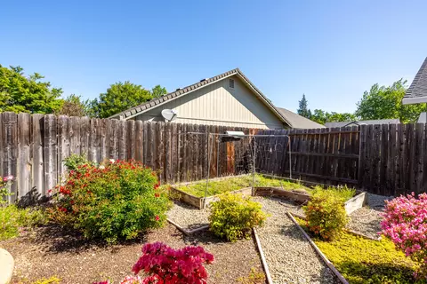 Exterior - 655 Mammoth Path, Redding, CA 96003 photo 9 of 10