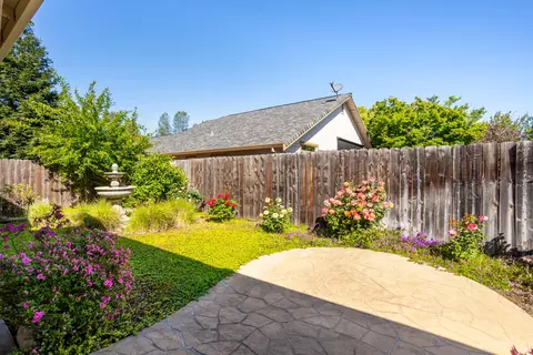 Exterior - 655 Mammoth Path, Redding, CA 96003 photo 8 of 10