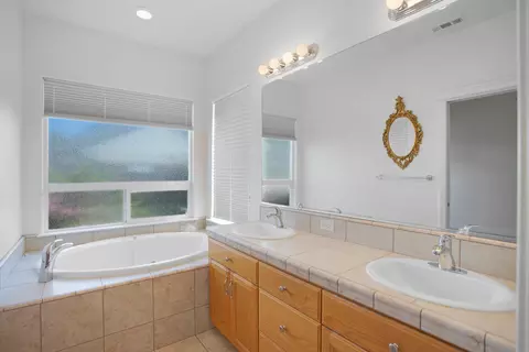 Bath - 655 Mammoth Path, Redding, CA 96003 photo 2 of 5
