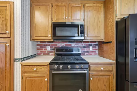 Kitchen - 14435 Del Oro Ct, Red Bluff, CA 96080 photo 2 of 3