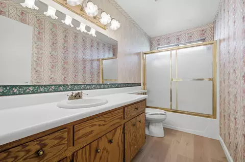 Bath - 14435 Del Oro Ct, Red Bluff, CA 96080 photo 2 of 2