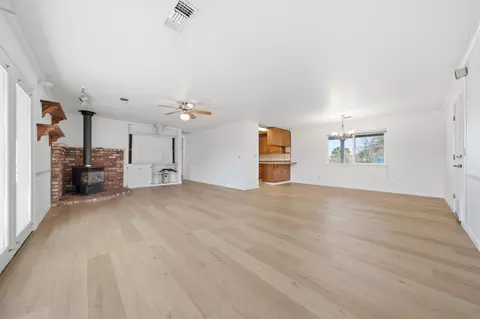 Living - 14435 Del Oro Ct, Red Bluff, CA 96080 photo 5 of 5