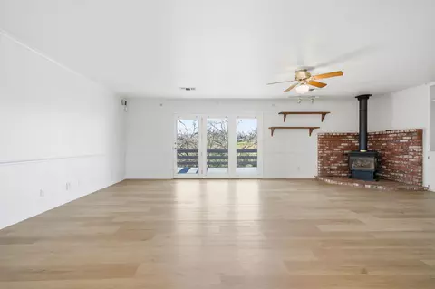 Living - 14435 Del Oro Ct, Red Bluff, CA 96080 photo 4 of 5