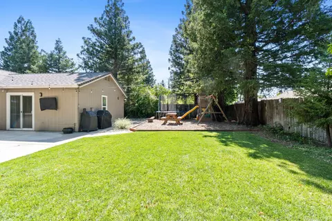 Exterior - 2178 Hemingway St, Redding, CA 96003 photo 7 of 15