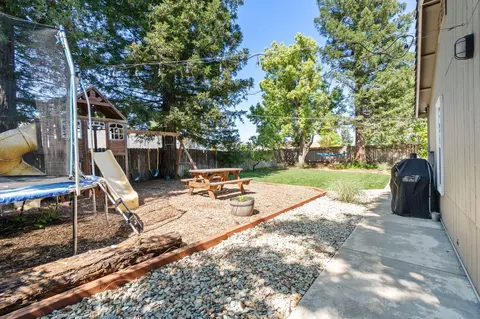 Exterior - 2178 Hemingway St, Redding, CA 96003 photo 11 of 15
