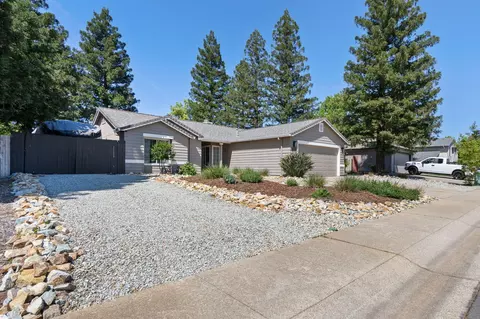 Exterior - 2178 Hemingway St, Redding, CA 96003 photo 13 of 15