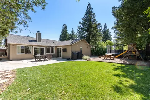Exterior - 2178 Hemingway St, Redding, CA 96003 photo 5 of 15