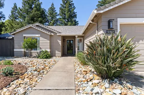 Exterior - 2178 Hemingway St, Redding, CA 96003 photo 2 of 15