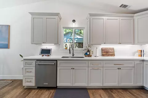 Kitchen - 2178 Hemingway St, Redding, CA 96003 photo 3 of 4