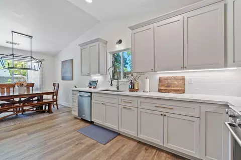 Kitchen - 2178 Hemingway St, Redding, CA 96003 photo 4 of 4