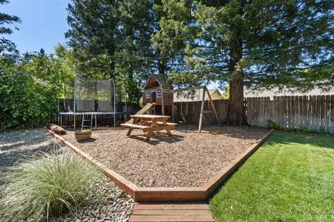 Exterior - 2178 Hemingway St, Redding, CA 96003 photo 9 of 15