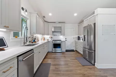 Kitchen - 2178 Hemingway St, Redding, CA 96003 photo 2 of 4