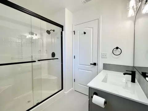 Bath - 5370 Cedars Rd, Redding, CA 96001 photo 2 of 3