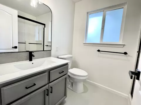 Bath - 5370 Cedars Rd, Redding, CA 96001 photo 1 of 3