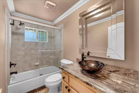 Bath - 7038 Riata Dr, Redding, CA 96002 photo 2 of 5