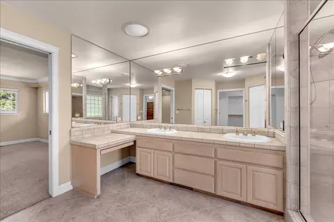 Bath - 7038 Riata Dr, Redding, CA 96002 photo 4 of 5