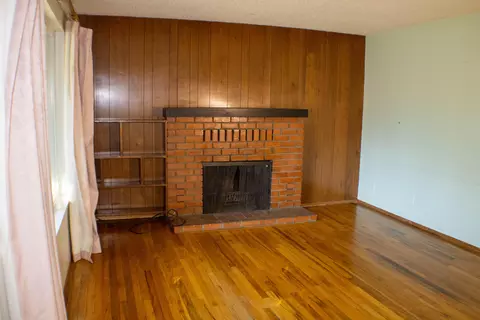 Living - 1610 Oakdale Ct, Redding, CA 96002 photo 1 of 2