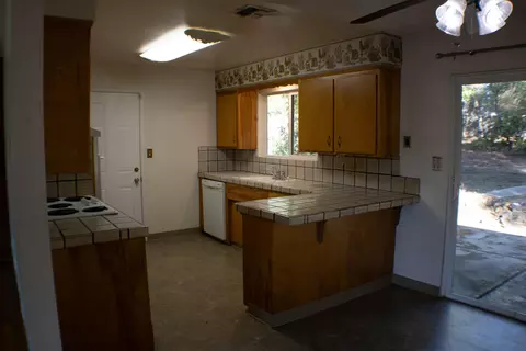 Kitchen - 1610 Oakdale Ct, Redding, CA 96002 photo 1 of 2