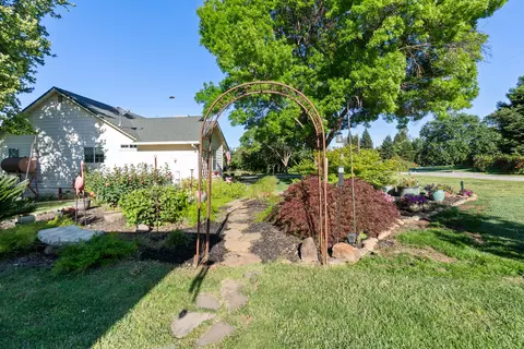 Exterior - 19962 Welcome Way, Redding, CA 96002 photo 31 of 39