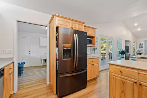 Kitchen - 19962 Welcome Way, Redding, CA 96002 photo 4 of 8