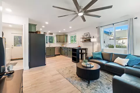 Living - 19962 Welcome Way, Redding, CA 96002 photo 2 of 5