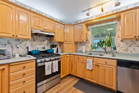 Kitchen - 19962 Welcome Way, Redding, CA 96002 photo 3 of 8