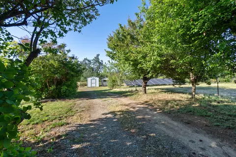 Exterior - 19962 Welcome Way, Redding, CA 96002 photo 34 of 39