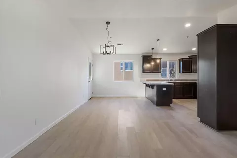 3283 Bridgewater Ct, Redding, CA 96003 photo 4