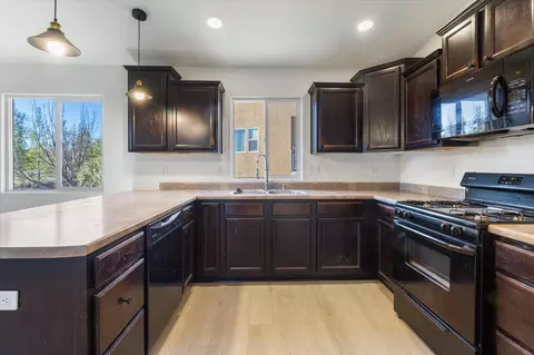 3283 Bridgewater Ct, Redding, CA 96003 photo 9