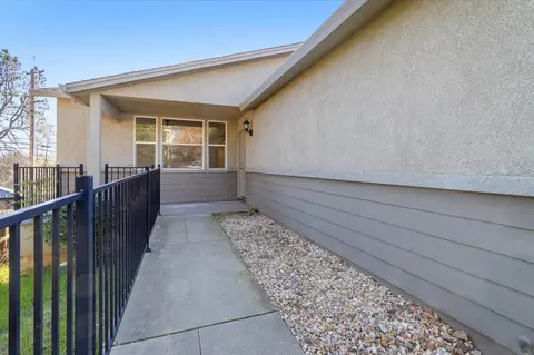 3283 Bridgewater Ct, Redding, CA 96003 photo 2