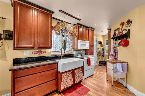 Kitchen - 29865 E Highway 299, Round Mountain, CA 96084 photo 10 of 13