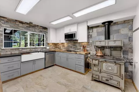Kitchen - 29865 E Highway 299, Round Mountain, CA 96084 photo 4 of 13