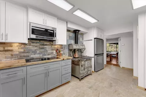 Kitchen - 29865 E Highway 299, Round Mountain, CA 96084 photo 7 of 13