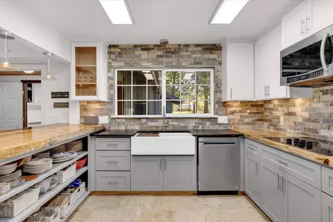 Kitchen - 29865 E Highway 299, Round Mountain, CA 96084 photo 5 of 13