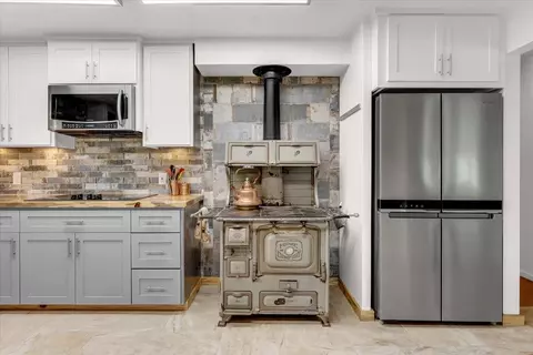 Kitchen - 29865 E Highway 299, Round Mountain, CA 96084 photo 3 of 13