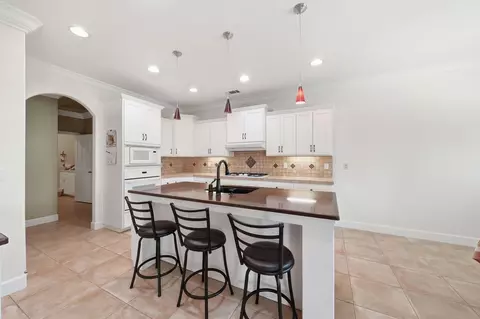 Kitchen - 2175 Tradition Way, Redding, CA 96001 photo 4 of 5